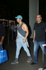 Varun Dhawan spotted at airport on 20th Aug 2019 (3)_5d5cf4a92d60d.JPG