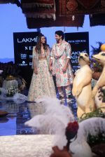 Farhan Akhtar and Shibani Dandekar walk the ramp for designer Payal Singhal on Lakme Fashion Wek Day 1 on 21st Aug 2019  (13)_5d5e442aaedb8.JPG