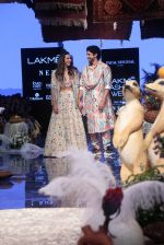 Farhan Akhtar and Shibani Dandekar walk the ramp for designer Payal Singhal on Lakme Fashion Wek Day 1 on 21st Aug 2019 (14)_5d5e449ed624c.JPG