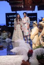 Farhan Akhtar and Shibani Dandekar walk the ramp for designer Payal Singhal on Lakme Fashion Wek Day 1 on 21st Aug 2019 (15)_5d5e44409ee3d.JPG