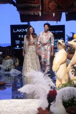 Farhan Akhtar and Shibani Dandekar walk the ramp for designer Payal Singhal on Lakme Fashion Wek Day 1 on 21st Aug 2019 (17)_5d5e444279045.JPG