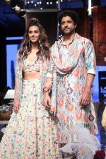 Farhan Akhtar and Shibani Dandekar walk the ramp for designer Payal Singhal on Lakme Fashion Wek Day 1 on 21st Aug 2019 (30)_5d5e444f67f0a.JPG