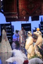Farhan Akhtar and Shibani Dandekar walk the ramp for designer Payal Singhal on Lakme Fashion Wek Day 1 on 21st Aug 2019 (7)_5d5e443961c40.JPG