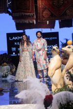 Farhan Akhtar and Shibani Dandekar walk the ramp for designer Payal Singhal on Lakme Fashion Wek Day 1 on 21st Aug 2019 (9)_5d5e443b26112.JPG