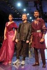 Hardik Pandya and Lisa Haydon walk the ramp at Lakme Fashion week 2019 for designer Amit Aggarwal on 21st Aug 2019 (21)_5d5e44ca354af.JPG