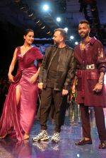 Hardik Pandya and Lisa Haydon walk the ramp at Lakme Fashion week 2019 for designer Amit Aggarwal on 21st Aug 2019 (23)_5d5e44cc05fa6.JPG