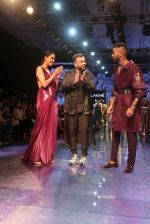 Hardik Pandya and Lisa Haydon walk the ramp at Lakme Fashion week 2019 for designer Amit Aggarwal on 21st Aug 2019 (25)_5d5e44cdb9d1f.JPG