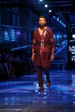 Hardik Pandya walk the ramp at Lakme Fashion week 2019 for designer Amit Aggarwal on 21st Aug 2019 (6)_5d5e457424468.JPG