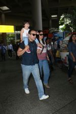Kareena Kapoor, Saif Ali Khan & Taimur spotted at airport on 21st Aug 2019 (17)_5d5e483d2540c.JPG