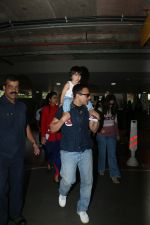Kareena Kapoor, Saif Ali Khan & Taimur spotted at airport on 21st Aug 2019 (25)_5d5e484d098c4.JPG