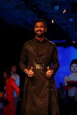 Krunal Pandya at Lakme Fashion Week 2019 on 21st Aug 2019 (11)_5d5e459cd204a.JPG