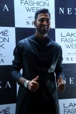 Krunal Pandya at Lakme Fashion Week 2019 on 21st Aug 2019 (5)_5d5e45925e59b.JPG