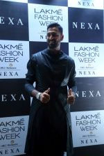 Krunal Pandya at Lakme Fashion Week 2019 on 21st Aug 2019 (7)_5d5e45961ec33.JPG