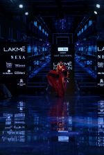 Lisa Haydon walk the ramp at Lakme Fashion week 2019 for designer Amit Aggarwal on 21st Aug 2019 (5)_5d5e44dad2518.JPG
