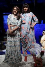 Shweta Salve, Manasi Scott at Lakme Fashion Week Day 1 on 21st Aug 2019 (1)_5d5e46b1700a8.JPG