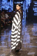 Athiya Shetty walk the ramp for designer Abraham & Thakore at Lakme Fashion Week 2019 on 22nd Aug 2019 (21)_5d5f8d8c41b83.JPG