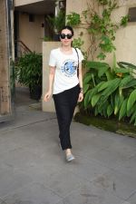 Karishma Kapoor & daughter Samiera Kapoor spotted at a clinic in bandra on 22nd Aug 2019 (24)_5d5f8dbf3144f.JPG