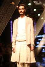 Model walk the ramp at Lakme Fashion Week 2019 Day 2 on 22nd Aug 2019 (100)_5d5f99511705d.JPG