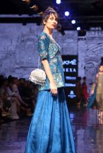 Model walk the ramp at Lakme Fashion Week 2019 Day 2 on 22nd Aug 2019 (107)_5d5f994831157.JPG