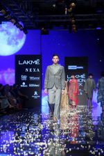 Model walk the ramp at Lakme Fashion Week 2019 Day 2 on 22nd Aug 2019 (156)_5d5f99a731f63.JPG