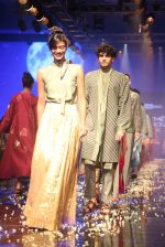 Model walk the ramp at Lakme Fashion Week 2019 Day 2 on 22nd Aug 2019 (180)_5d5f99d423a43.JPG