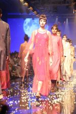 Model walk the ramp at Lakme Fashion Week 2019 Day 2 on 22nd Aug 2019 (181)_5d5f99d5ee464.JPG