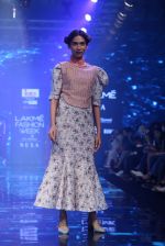Model walk the ramp at Lakme Fashion Week 2019 Day 2 on 22nd Aug 2019 (21)_5d5f985f0e07d.JPG