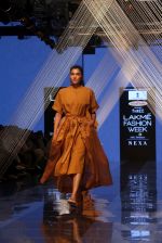 Model walk the ramp at Lakme Fashion Week 2019 Day 2 on 22nd Aug 2019 (50)_5d5f98df32d9f.JPG