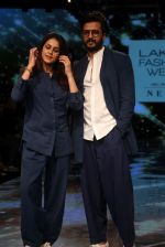 Riteish Deshmukh With His Wife at Lakme Fashion Week 2019 on 22nd Aug 2019 (12)_5d5f8f05030fe.JPG
