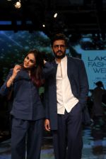 Riteish Deshmukh With His Wife at Lakme Fashion Week 2019 on 22nd Aug 2019 (14)_5d5f8f06b6165.JPG