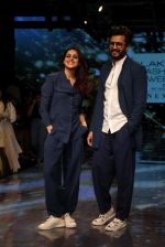 Riteish Deshmukh With His Wife at Lakme Fashion Week 2019 on 22nd Aug 2019 (17)_5d5f8f0a3951f.JPG