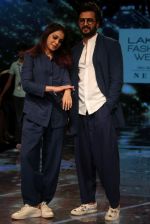 Riteish Deshmukh With His Wife at Lakme Fashion Week 2019 on 22nd Aug 2019 (8)_5d5f8f019df41.JPG