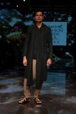 Sumit Vyas At Lakme Fashion Week 2019 on 22nd Aug 2019 (1)_5d5f8f168735d.JPG