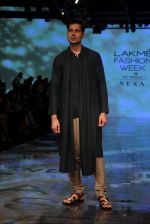 Sumit Vyas At Lakme Fashion Week 2019 on 22nd Aug 2019 (11)_5d5f8f2616ade.JPG