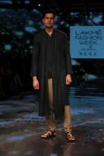 Sumit Vyas At Lakme Fashion Week 2019 on 22nd Aug 2019 (12)_5d5f8f27db72e.JPG