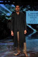 Sumit Vyas At Lakme Fashion Week 2019 on 22nd Aug 2019 (2)_5d5f8f1829c58.JPG