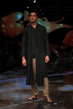 Sumit Vyas At Lakme Fashion Week 2019 on 22nd Aug 2019 (7)_5d5f8f1fa6b22.JPG