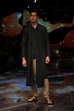Sumit Vyas At Lakme Fashion Week 2019 on 22nd Aug 2019 (8)_5d5f8f213fdf9.JPG