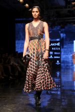 Model walk the ramp for Ritu Kumar at Lakme Fashion Week Day 3 on 23rd Aug 2019 (125)_5d60f3acf05b5.JPG