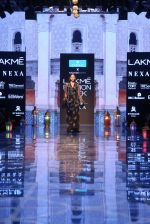Rakul Preet Singh walk the ramp for Nachiket Barve on Lakme Fashion Week Day 3 on 23rd Aug 2019 (365)_5d60f8be431a7.JPG