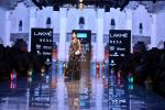 Rakul Preet Singh walk the ramp for Nachiket Barve on Lakme Fashion Week Day 3 on 23rd Aug 2019 (392)_5d60f8f927e19.JPG