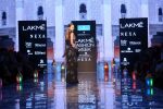 Rakul Preet Singh walk the ramp for Nachiket Barve on Lakme Fashion Week Day 3 on 23rd Aug 2019 (400)_5d60f90aa4cbb.JPG