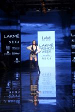 Tara sutaria walk the ramp for Ritu Kumar at Lakme Fashion Week Day 3 on 23rd Aug 2019 (58)_5d60f89e16a6d.JPG