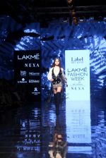 Tara sutaria walk the ramp for Ritu Kumar at Lakme Fashion Week Day 3 on 23rd Aug 2019 (61)_5d60f8a33687a.JPG