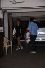 Amrita Arora spotted at Kareena Kapoor_s house in bandra on 23rd Aug 2019 (31)_5d6249f289360.JPG