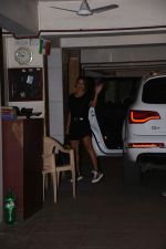 Amrita Arora spotted at Kareena Kapoor_s house in bandra on 23rd Aug 2019 (34)_5d6249f971178.JPG