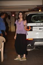 Karishma Kapoor spotted at Kareena Kapoor_s house in bandra on 23rd Aug 2019 (21)_5d624a5f9a150.jpg