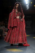 Genelia D_Souza walk the ramp for Saroj Jalan At lakme fashion week 2019 on 25th Aug 2019 (13)_5d63919fdec3c.JPG