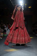 Genelia D_Souza walk the ramp for Saroj Jalan At lakme fashion week 2019 on 25th Aug 2019 (20)_5d6391b59d48e.JPG