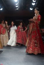 Genelia D_Souza walk the ramp for Saroj Jalan At lakme fashion week 2019 on 25th Aug 2019 (37)_5d63920b24307.JPG